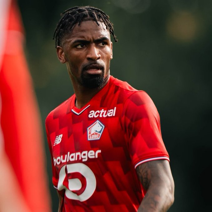 📌  Une pensée pour ALEXSANDRO qui, suite à sa blessure aux quadriceps en septembre dernier, continue soins et réathlétisation. Sous réserve, un retour progressif est espéré après la trêve internationale...

Courage Alex !  ❤️🤍

#Losc #Lille