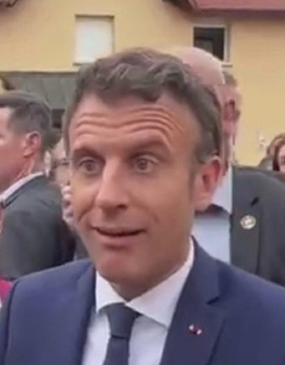 Escalet83's tweet image. Macron ne démissionnera pas :
Après avoir tué la France méthodiquement en vendant tous nos fleurons, Alstom, Arabelle, Alactel, STX, Technip, Opella, Arquus, Lafarge et 
1570 entreprises Françaises aux USA, il va mettre la France sous tutelle européenne. #gueux
#MacronDEGAGE