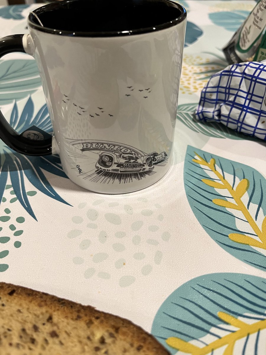 Prendre son petit déjeuner dans une tasse <a href="/GrgoryR/">GrégoryRonot™</a> création