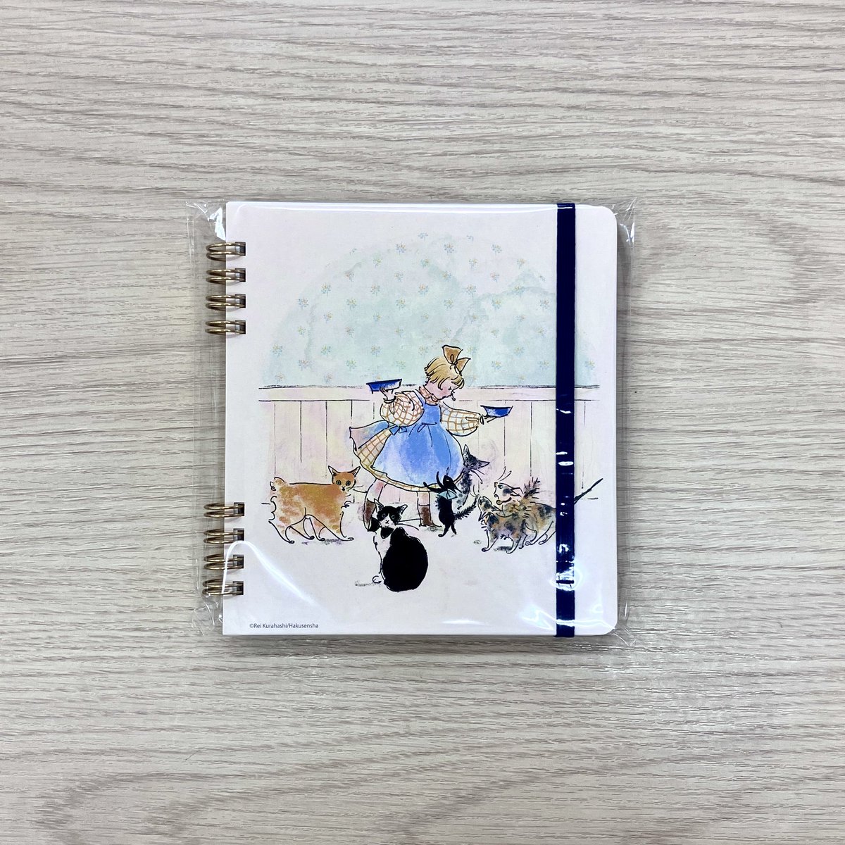 ehonsumeda's tweet image. 新商品🐈🌼

#こねこのトトはおるすばん　より
リングノート•スクエアのご紹介！！

[5mm方眼 140ページ]
持ち運びにもピッタリなサイズ感となっております✨

是非見にいらしてください！

#こねこのトト #くらはしれい #白泉社
#moe #ehons #ehonsオリジナル