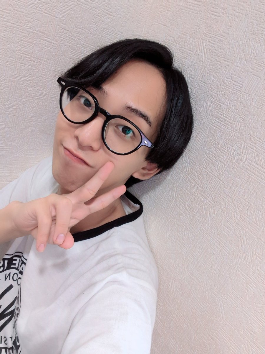 最近、雲行き怪しい日多いねぇ
気が滅入るよね…！！
とりま週末まであと2日がんばろ‼️

髪が伸びてきて伸ばすか
切るか迷い中の田中