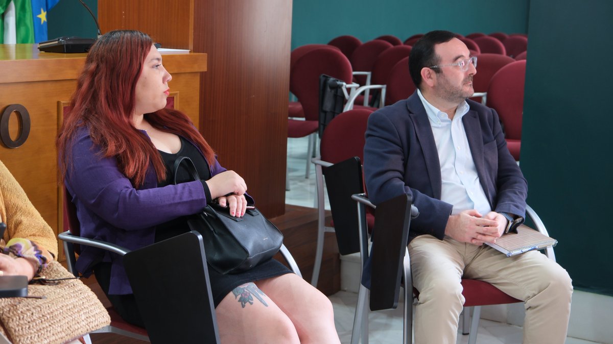 Ayer recibimos en el Colegio la visita de un grupo de  Defensores Penales Públicos de Chile, que se encuentran realizando una pasantía de estudios en España. Fueron recibidos por el Decano, Vicedecana, 
Secretario, y el resto de Diputados y Diputadas de nuestra Junta de Gobierno