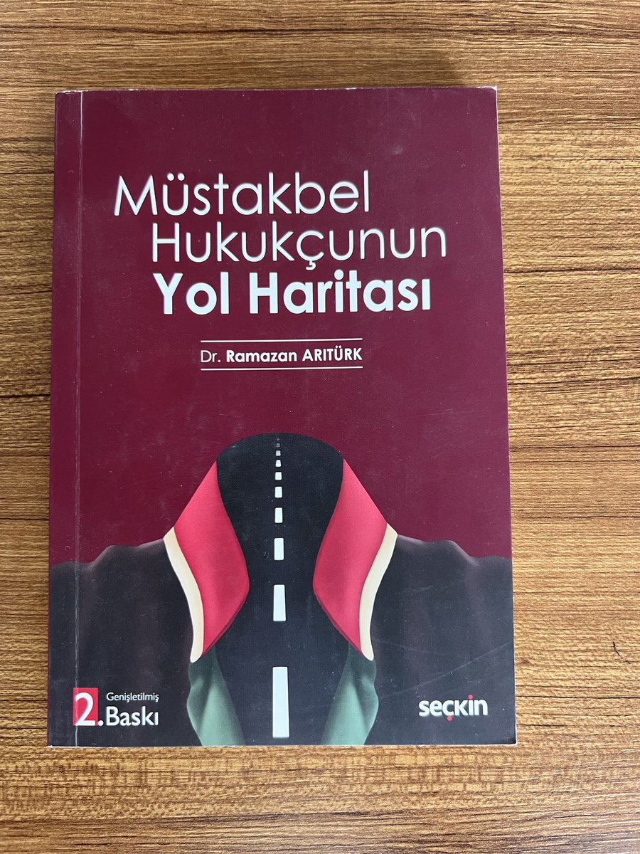 Müstakbel Hukukçunun Yol Haritası

Sivil toplum çalışmalarıyla uygulamadan beslenen, avukatlık tecrübesini akademik kimliğiyle harmanlayan bir hukukçu Av. Doç. Dr. Ramazan Arıtürk'ün <a href="/rariturk/">Ramazan Arıtürk</a> 
Merhum Yavuz Bülent Bakiler’in “Türkiyem Anayurdum Sebebim Çârem” şiiriyle başlayan bu