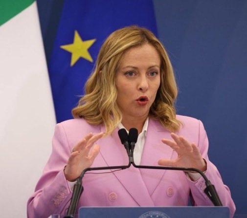 PsyGuy007's tweet image. 🚨 🇮🇹 ALERTE INFO : Le gouvernement de Giorgia Meloni présente un projet de loi contre le « séparatisme islamique ». Il prévoit d’interdire le port du voile intégral dans les lieux publics en Italie, avec des amendes allant jusqu’à 3 000 €.

🗣️ Êtes-vous d’accord avec elle ?…