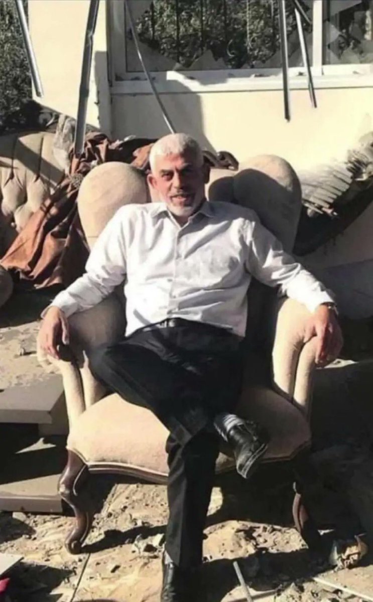 من لا يترحَّم على الشهيد يحيى السنوار… 
فليس منا  👇🏻👇🏻