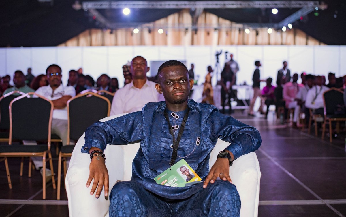 EbenezarWikina's tweet photo. 🪑 I’m sat https://t.co/tZjr7edFth