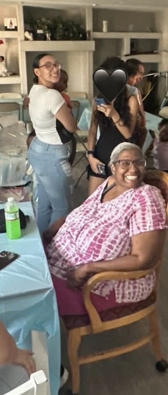 sucioxmysterio's tweet image. goodbye goodbye goodbye...you were bigger than the whole sky 🕊️💜

i never thought i would have to make a post like this. i&apos;m so sorry mommy you deserve to be here right now. i wish i could hear your voice and give you one more hug. one more i love you. until next time...😖😖