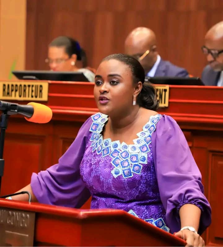#RDC|🇨🇩L'opposante congolaise Francine <a href="/Muyumba/">Amb.Francine MUYUMBA NKANGA 🇨🇩</a> a exprimé une critique acerbe de l'approche diplomatique actuelle de son pays la RDC face à la crise sécuritaire et politique que traverse le pays. Dans une déclaration, #Muyumba a dénoncé une "diplomatie spectacle", affirmant que
