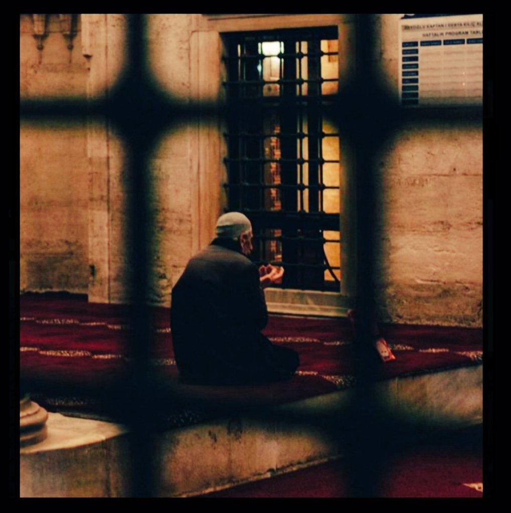 Zühd senin bir şeye sahip olmaman değildir... Hiçbir şeyin sana sahip olmamasıdır... 

Hz.Ali (r.a)