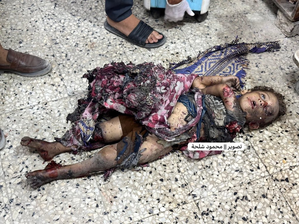 AbujomaaGaza's tweet image. 💥Israeli drone strike has killed two people including a child in Al Jalaa Street in the Gaza City!