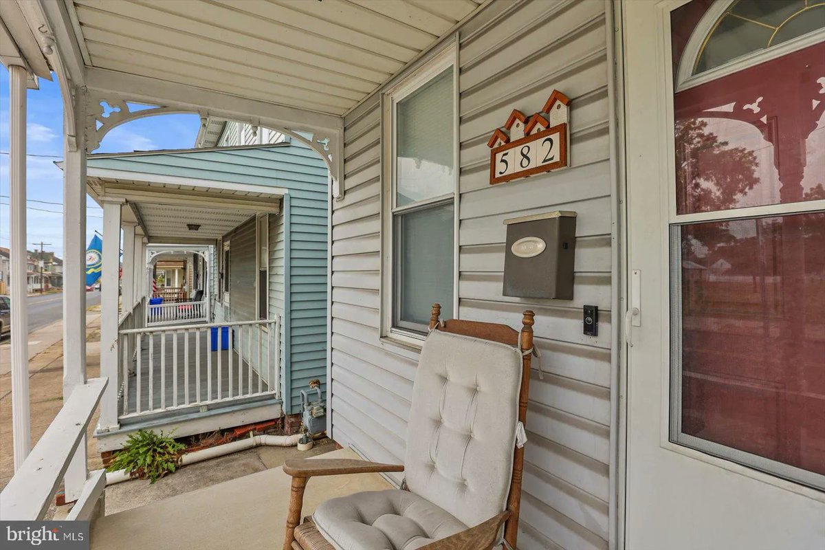 HomeInHanover's tweet photo. 582 Baltimore Street, Hanover, PA, 17331
3 bed | 2 bath 1210 Sq. Ft.
Active | 175000
https://t.co/MTCmg8EIGK
This charming 3-bedroom, 1.5-bath property has been lovingly maintained and offers the comfort of air conditioning. Relax on the inviting front porch or enjoy... https://t.co/BMBbL8gvxe