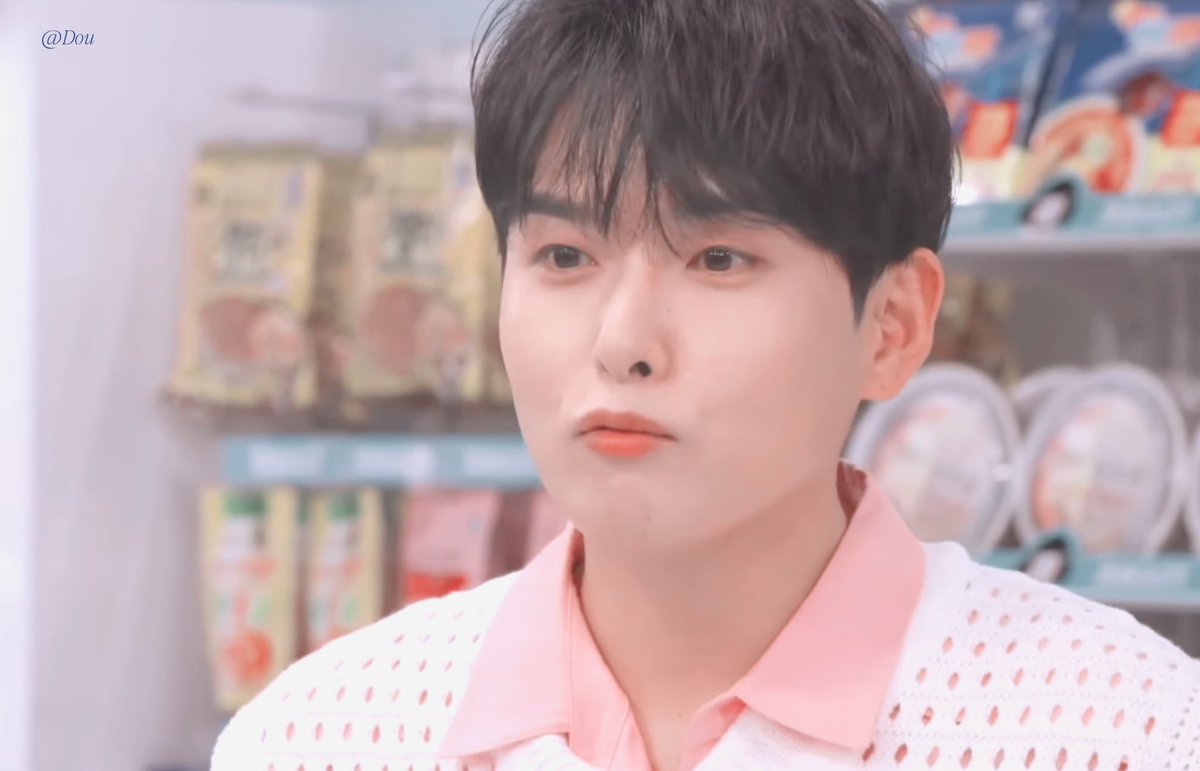 CuttieElf's tweet photo. 😚🤏🏼
#RYEOWOOK #려욱 https://t.co/m3fvLQfe72