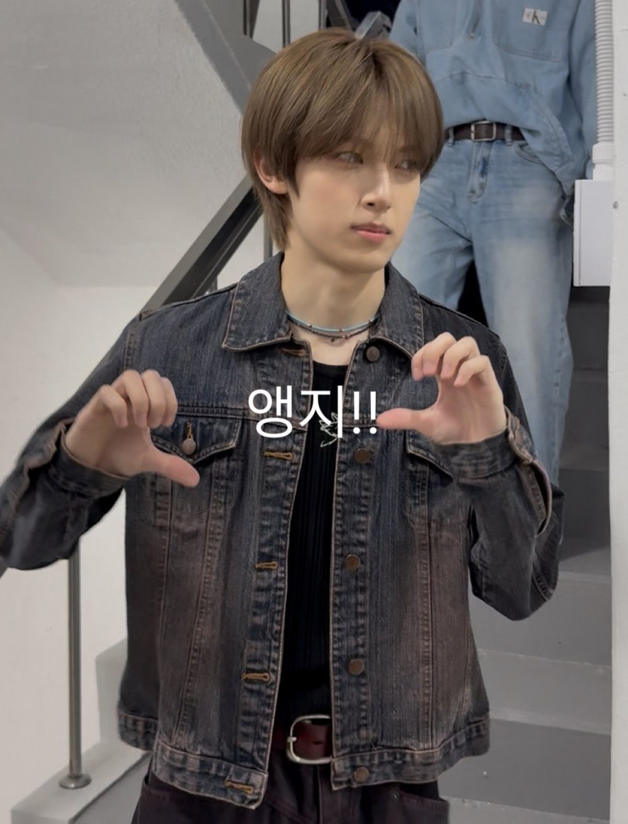 aengzip's tweet photo. 아무도 하트 안 하고 잌ㅅ는데 일단 하트부터 만들고 오는 거 왤케 웃낌ㅋㅋㅋㅋㅋ #마사토 https://t.co/xQTKbWN1I7