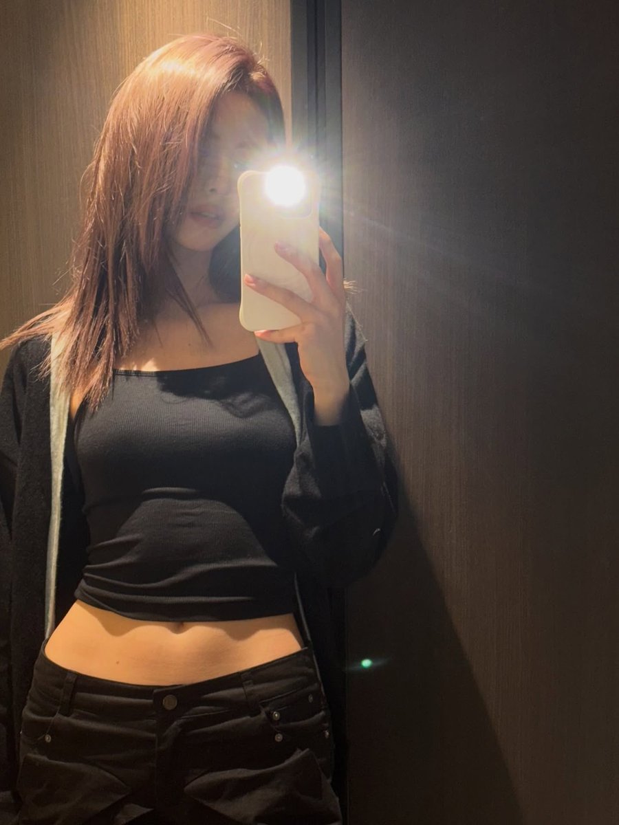 Look sexy without showing too much skin 💋

#YUNA #유나 #신유나