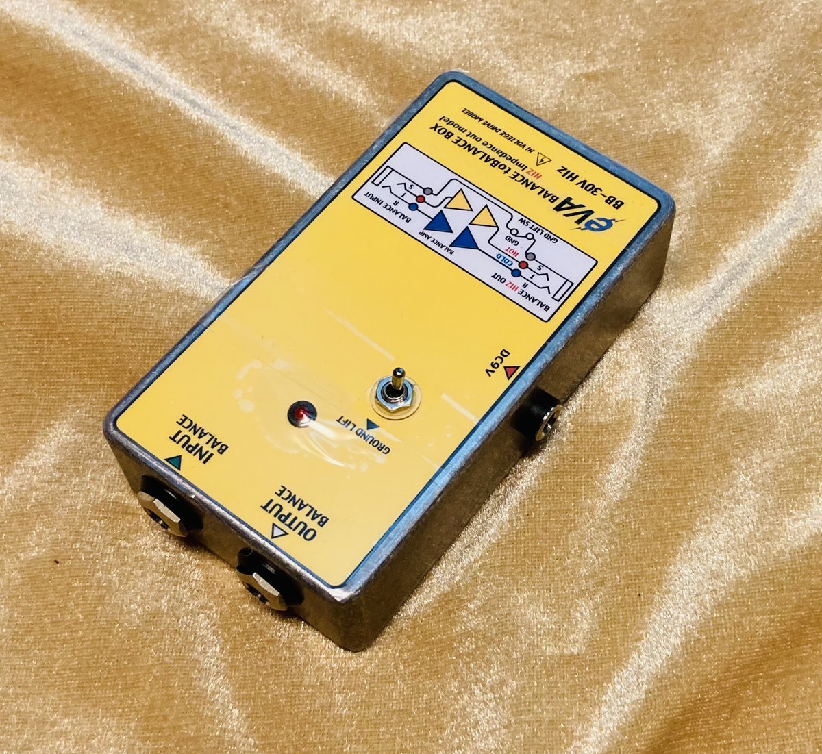 EVA_EMIS's tweet image. ブログ更新しました「BB-30V BALANCE to BALANCE BOX Hi-Z IMPEDANCE OUT MODEL」evaemis.blog.fc2.com/blog-entry-355… KEMPERデモ動画もUPしましたので是非ご一読ください！インピーダンスコンバーターとバランス変換器の機能を備え、ご紹介した使い方以外にも活用方法は多々ございます。順次ご案内して行きます。