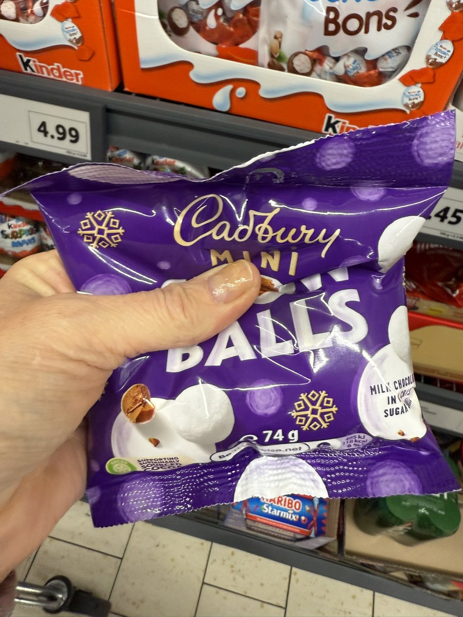 Vez1972's tweet photo. WTF @CadburyUK @MDLZ are you taking the p**s?! £1.75 for about 10 snowballs?! Anyone who pays that is a mug! #ripoff https://t.co/Q1to2P9MQ8