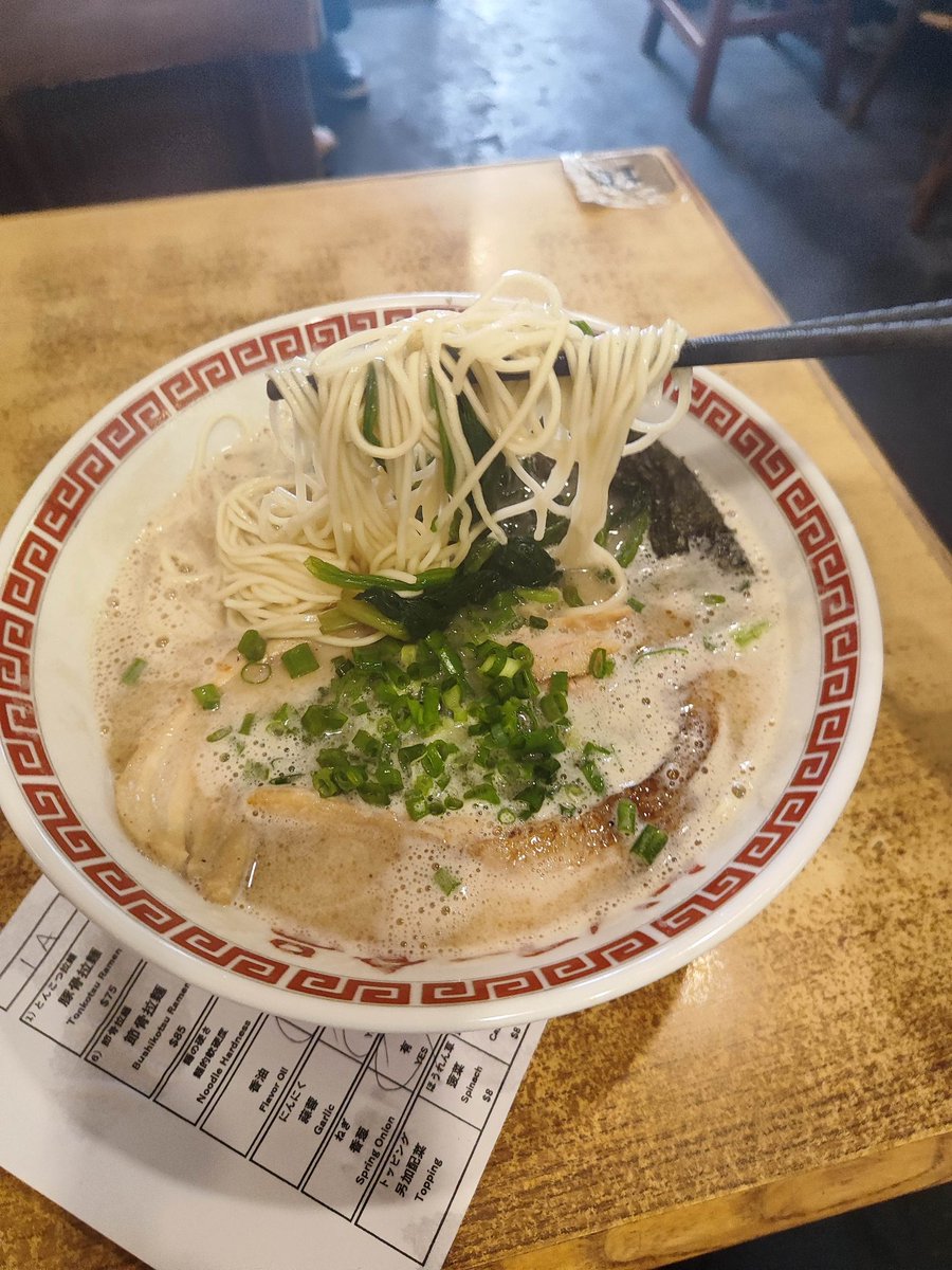 PacificWingKURI's tweet image. 今日の昼は健康ラーメン、チャーハン セットにしたら食べきれなかったので 持ち帰りにした。
#健康食品 #香港中環