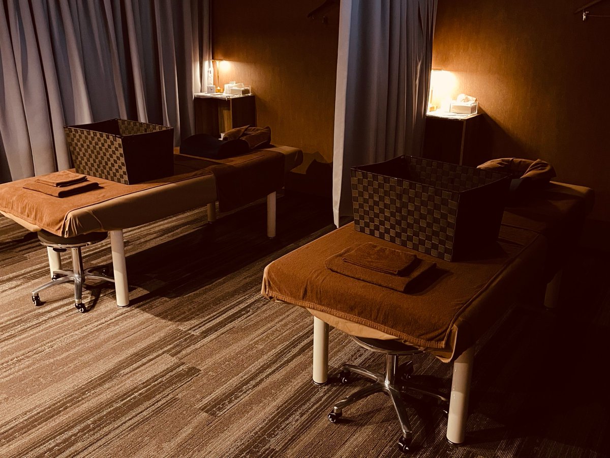 皆様こんにちは(^^♪
急に冷え込みましたね(;´▽｀A``
そんな中、ほぐし処ささ木!!!!
スタッフが増えました(*´ω｀*)
本日デビューです!!!!
大学の野球部のトレーナ業をしている男性でございます！
皆様のコンディションを整えてくださると思います(^^♪
#すすきの 
#もみほぐし
#スタッフ加入
#首・肩