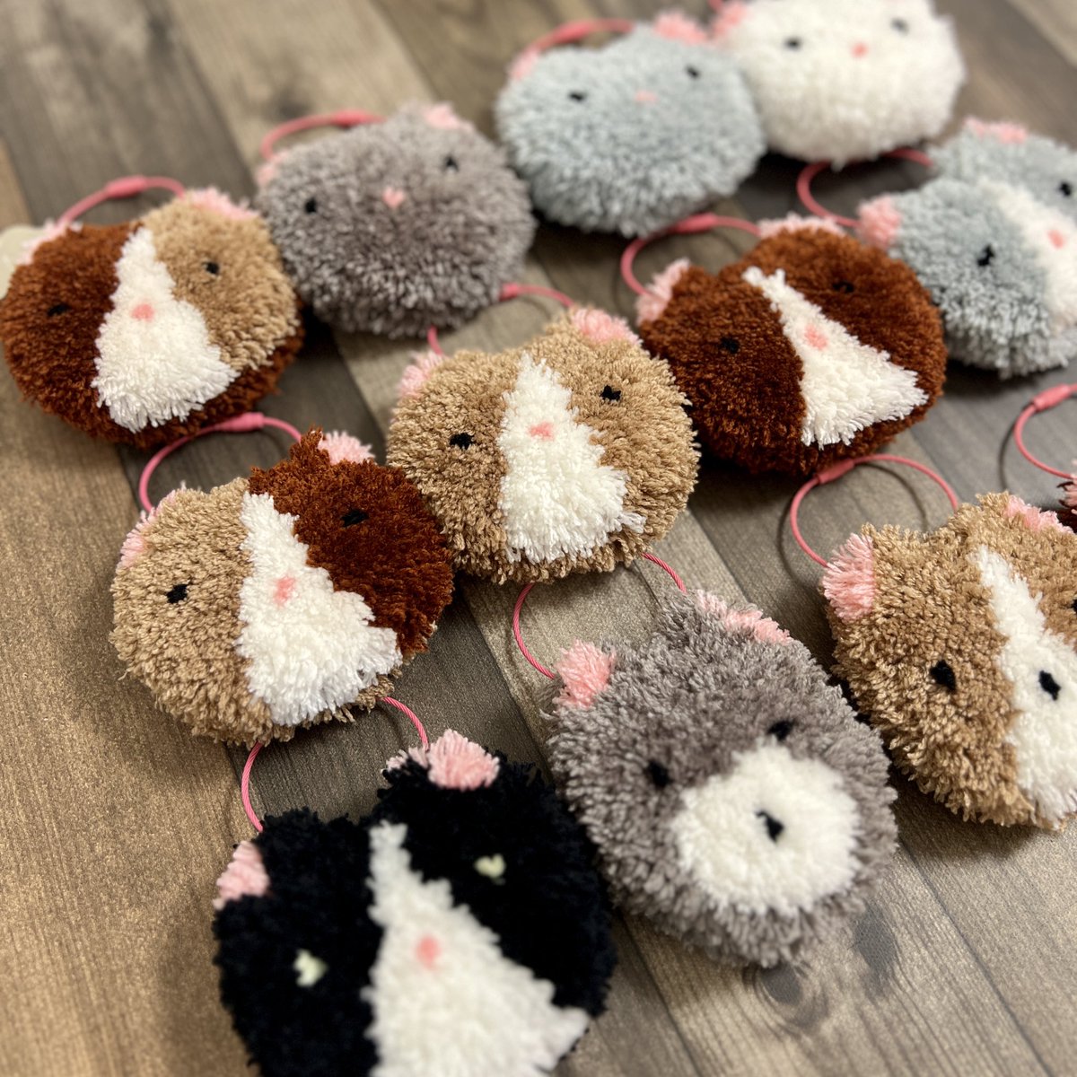 curry_bag_d's tweet photo. タフティングキーチャーム🔑
勢ぞろいしました🐱🐶
ハンドメイドで一点物です🤲
お気に入りをみつけて下さい🛒

https://t.co/3z10rgxrWI

#タフティング　#ニャフティング #nyafting #キーチャーム https://t.co/DQIQveakzm