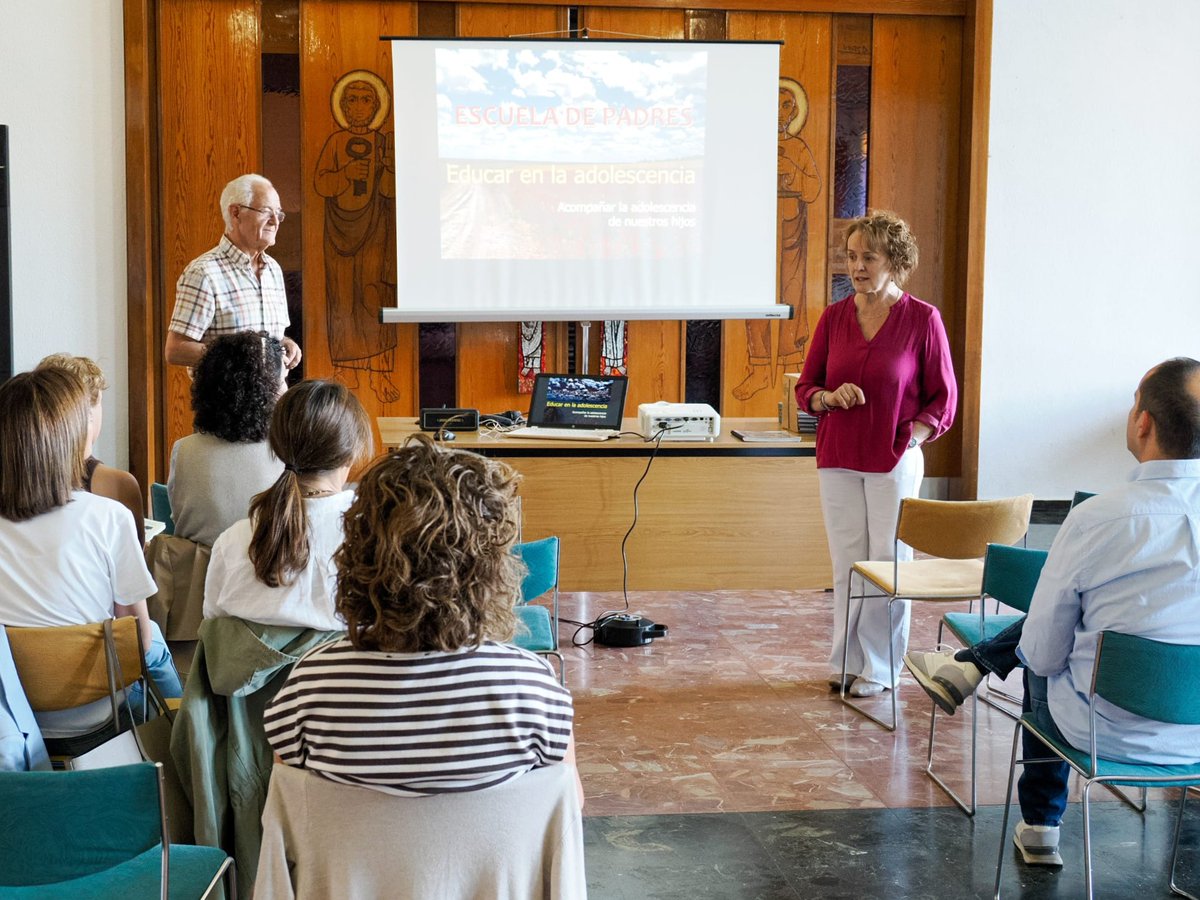 archiValladolid's tweet image. 🚸 Como cada jueves (hasta el 27 de noviembre), esta tarde vuelven a abrirse las puertas de la Escuela de Padres, una oportunidad para aprender a acompañar la #adolescencia de tus #hijos

🕡 De 18:30 a 20:00h.
📍 Colegio Seminario Menor de #Valladolid

¡TE ESPERAMOS!