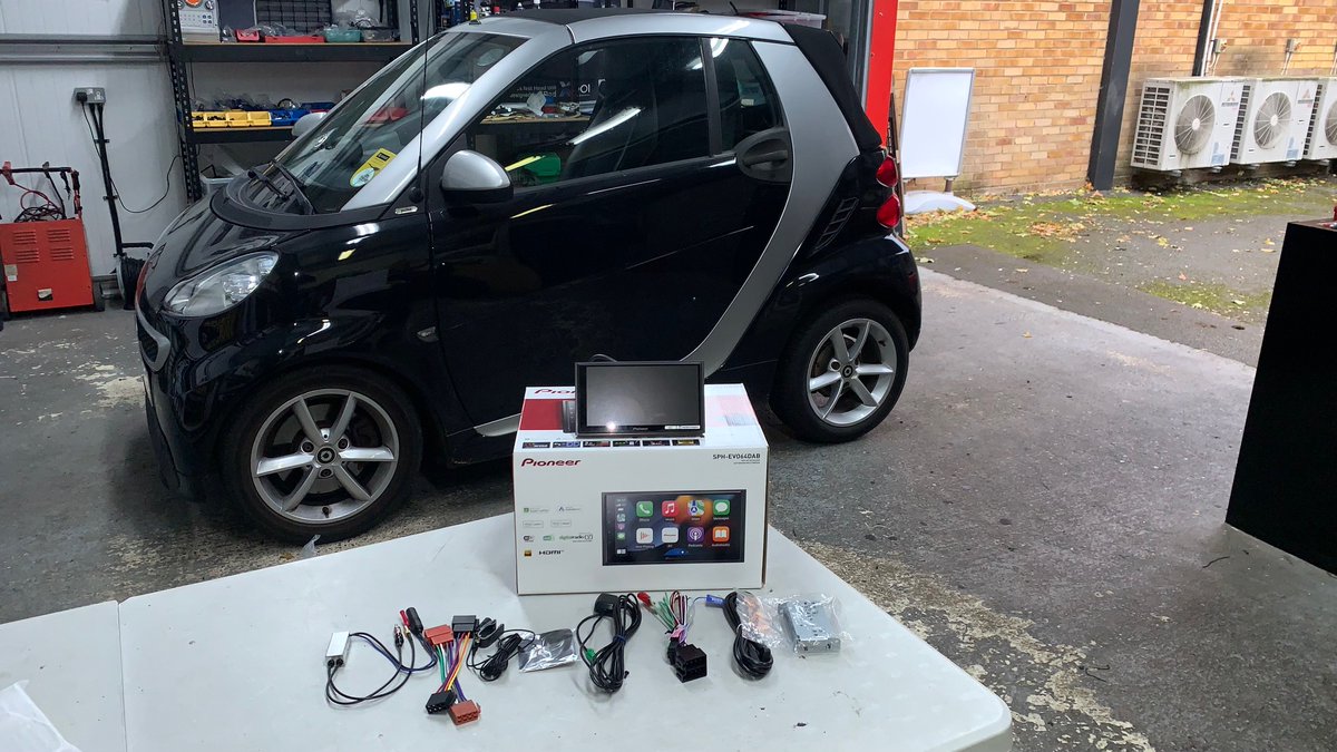 dynamic_audio's tweet image. This Smart Car (2012) just got a next-level tech upgrade, perfectly installed by Dynamic Sounds! 📷📷
We fitted the Pioneer SPH-EVO64DAB head unit — delivering Apple CarPlay, Android Auto, Bluetooth &amp;amp; DAB radio for a seamless, connected drive.

@Connects2 @PioneerUK