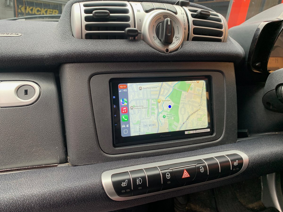 dynamic_audio's tweet image. This Smart Car (2012) just got a next-level tech upgrade, perfectly installed by Dynamic Sounds! 📷📷
We fitted the Pioneer SPH-EVO64DAB head unit — delivering Apple CarPlay, Android Auto, Bluetooth &amp;amp; DAB radio for a seamless, connected drive.

@Connects2 @PioneerUK