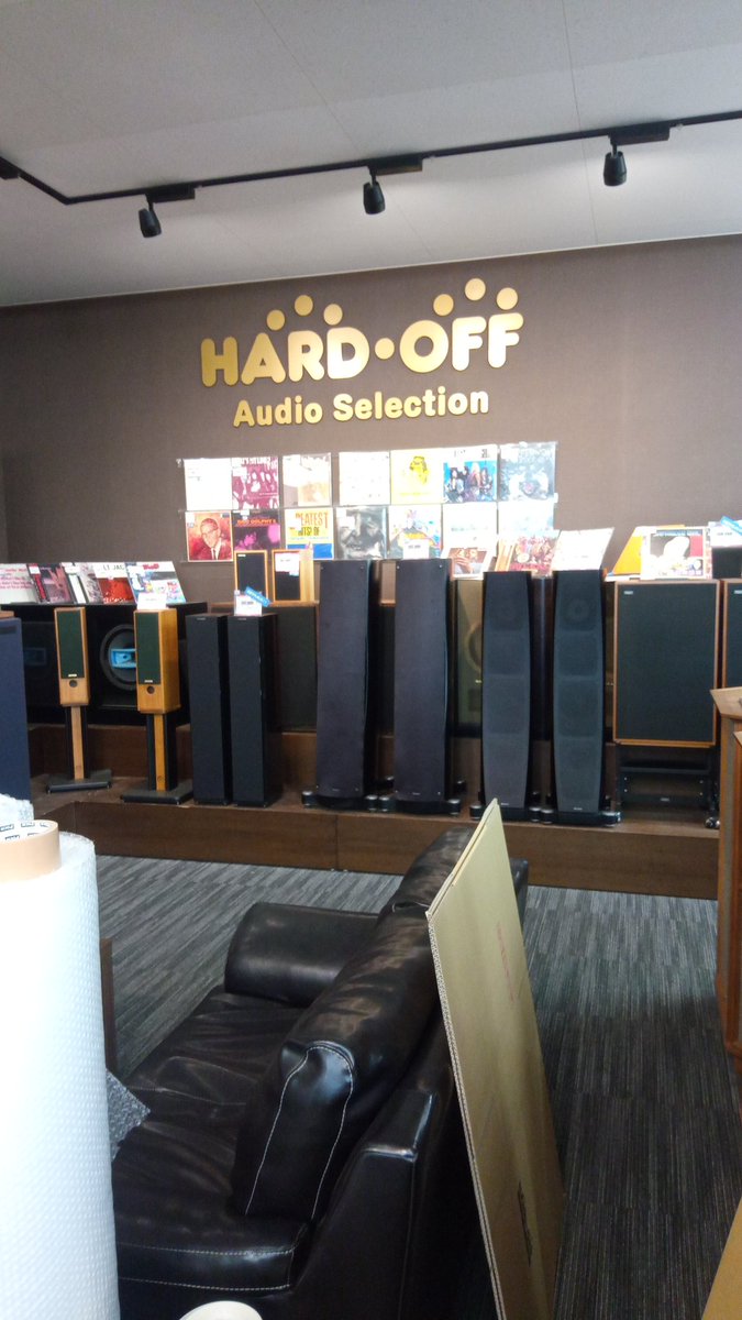 odoruponpokolin's tweet photo. 伏古のHARDOFFのオーディオコーナーでバックホーンかかってる。これ選曲した人と飲みにいきたい。 https://t.co/nugOQpgFK3