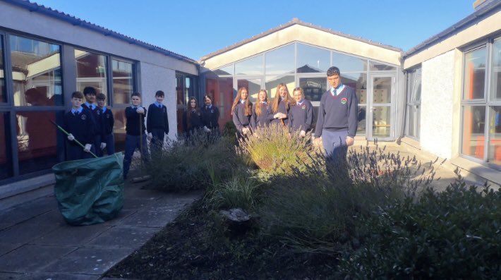 PresGreenSchool's tweet image. 🌟Well done to group of @Pres_Carlow Second Years on weeding and planting in the courtyards either side of the Second Year area. Our environment impacts our #learningandteaching. 🌻@CeistTrust @GreenSchoolsIre 
presentationcollegecarlow.com/Latest-News/Te…