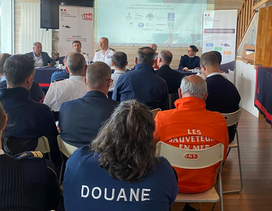 premar_ceclant's tweet photo. 🚤 Le préfet maritime de l’Atlantique présente le bilan 2025 de la campagne de sécurité des loisirs nautiques et de la plaisance (CSLNP).
➡️ Du 1er mai au 30 septembre, les acteurs de la sécurité en mer ont été pleinement mobilisés sur le littoral atlantique. #CSLNP2025 https://t.co/ch3Vef20m8