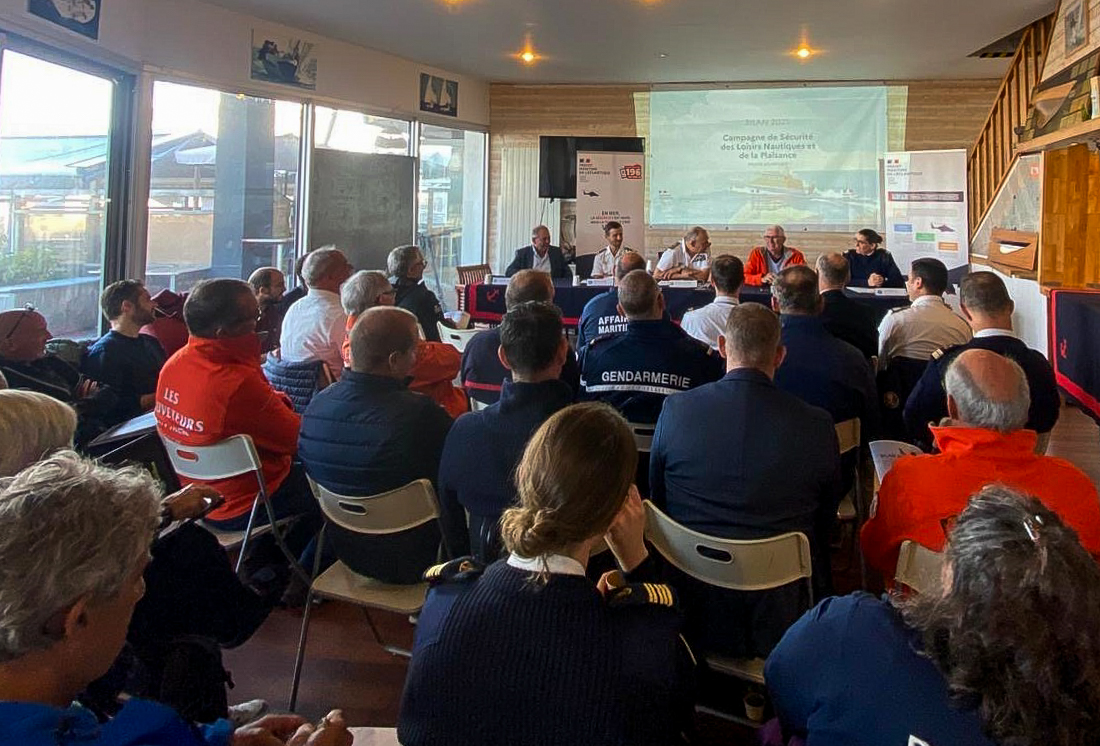 premar_ceclant's tweet photo. 🚤 Le préfet maritime de l’Atlantique présente le bilan 2025 de la campagne de sécurité des loisirs nautiques et de la plaisance (CSLNP).
➡️ Du 1er mai au 30 septembre, les acteurs de la sécurité en mer ont été pleinement mobilisés sur le littoral atlantique. #CSLNP2025 https://t.co/ch3Vef20m8