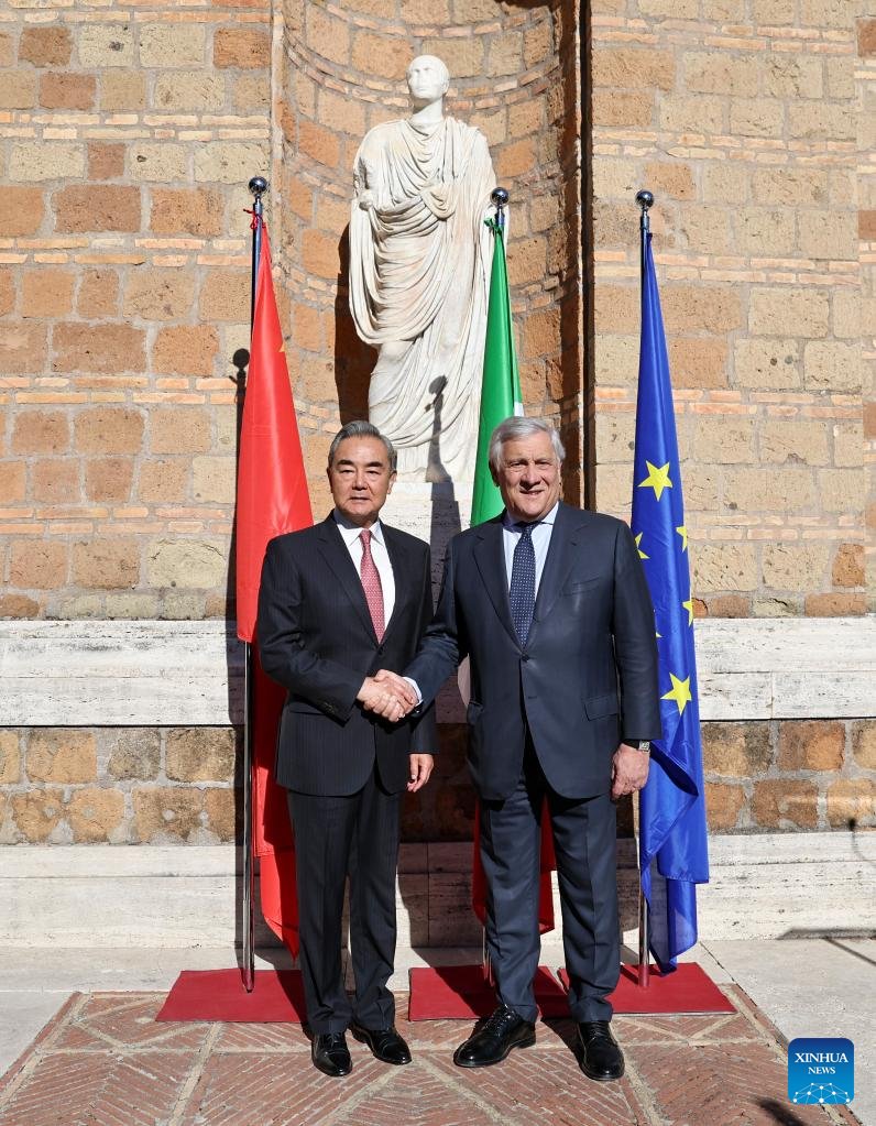 Chinese Foreign Minister Wang Yi emphasized strengthening relations between China and Italy through mutual respect and cooperation, considering the partnership a practical model for dealing with global challenges. 🇨🇳🇮🇹
#China #Italy #Diplomacy