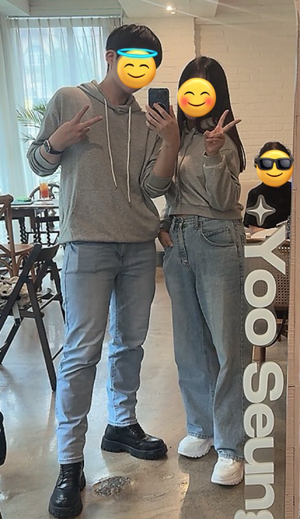 지금 둘다 루진우한다고 옷도 다 입고와서 의도치않은 커플룩입고 카페온 사람들 됐다고