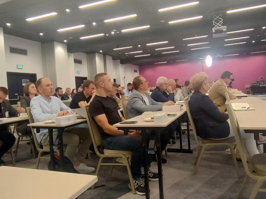 soilxchange's tweet image. 🌱On 16-17 Sep our 🇵🇱 partner #CDR presented #SoilXChange insights &amp;amp; future #OGs at their annual Congress in Wrocław &quot;Support for the implementation of Intervention 13.5 – GOEPI projects as a path to agricultural development&quot; with 150 participants — from farmers to policymakers!