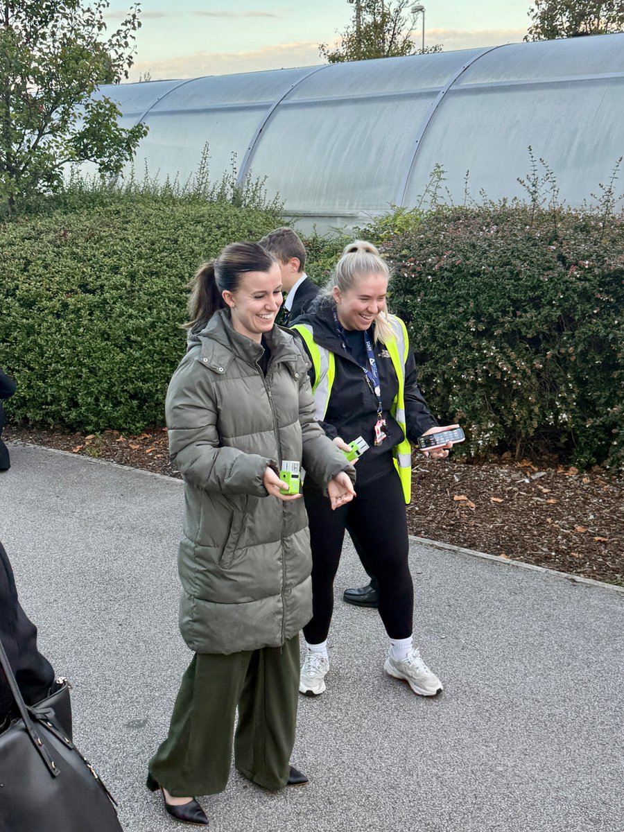 Delta_RASA's tweet image. All smiles this morning with Mrs Royston and Miss Wright on the blue line, Proud Thursday Pending. 
#Engagement #studentlearning