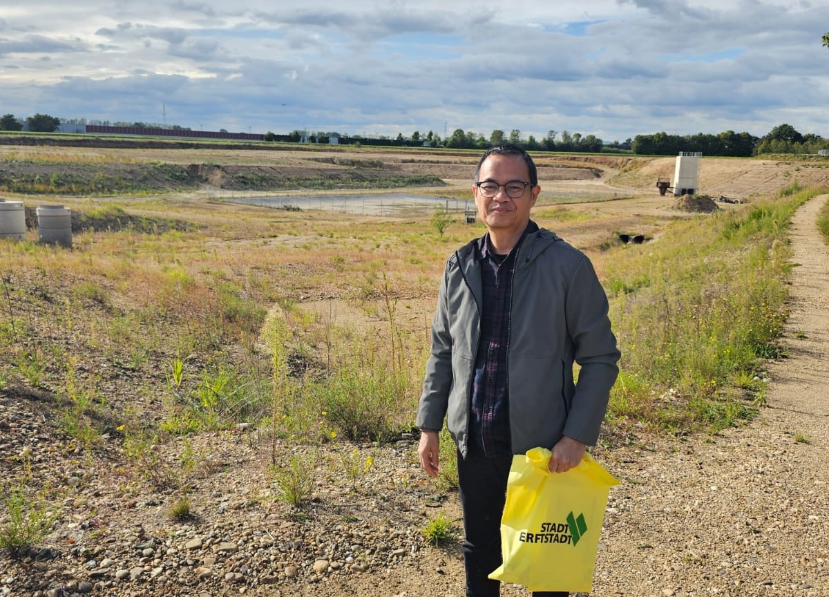 FOSS UIII lecturer Dr. <a href="/Sonnymumbunan/">Sonny Mumbunan</a> calls Germany’s 2021 flood a “global wake-up call,” revealing in his findings that a fundamental shift towards sustainable, climate-adaptive development is essential for true resilience. 

Read more: uiii.ac.id/rebuilding-res…