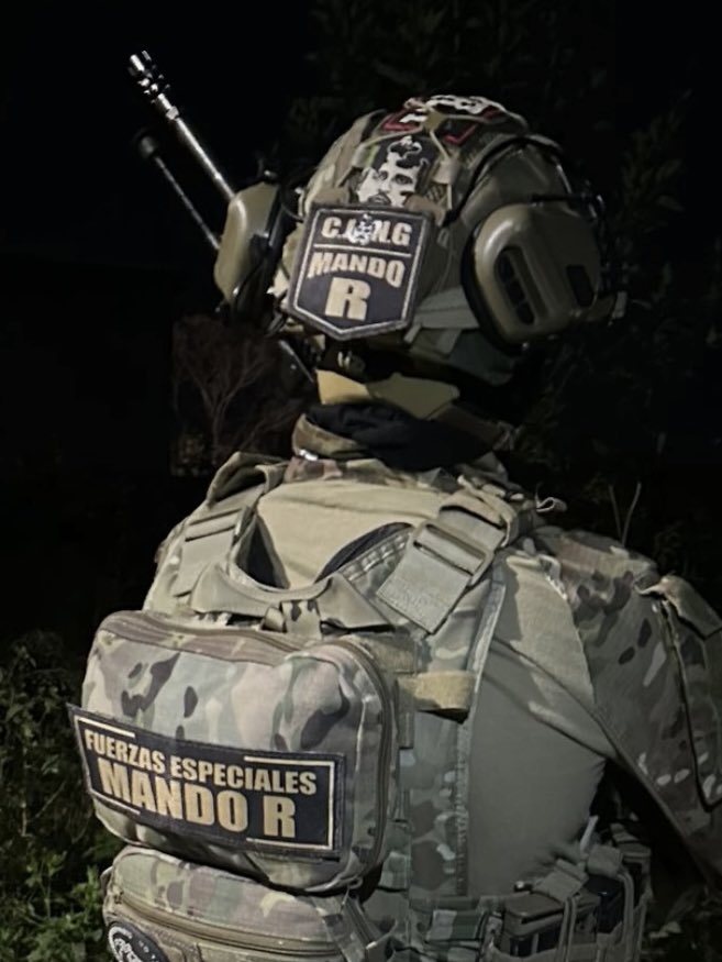 blogdelosguachs's tweet image. Miembro de la escolta de el mando R o R1 
De la facción de el tío lako del #cjng 
Este grupo fue el responsable de la agresión a elementos de GN y Ejército en la barca jalisco hace unos meses
Creditos : @AgentCondorito