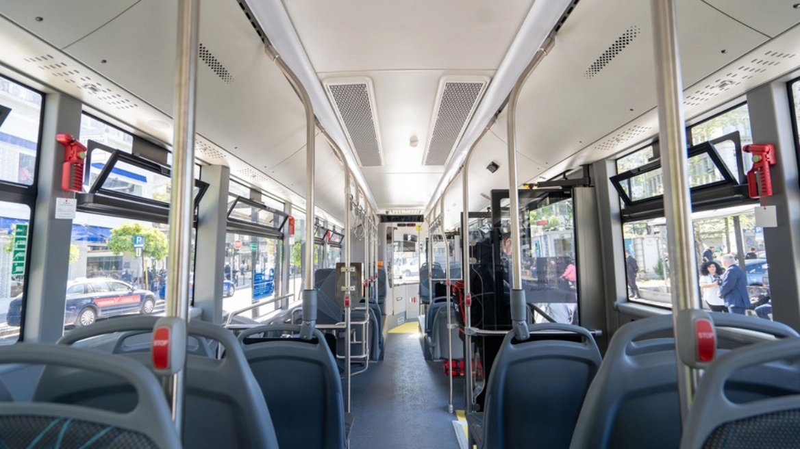 PoliceVoice's tweet image. Χειροπέδες σε 54χρονο που κυκλοφορούσε με τσεκούρι και ενοχλούσε επιβάτες λεωφορείου.....  
police-voice.com/2025/10/54.html