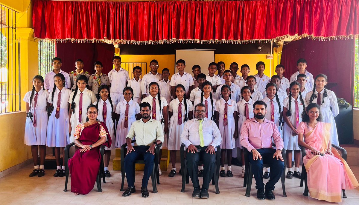 Sri Lanka Press Institute conducted a media literacy workshop on Oct 8 at Wijayawardhana Maha Vidyalaya, Kiriwaththuduwa. Students explored online media use, fact-checking, ethics &amp; AI concerns, empowering the next generation to navigate media wisely.

#media #school #Srilanka