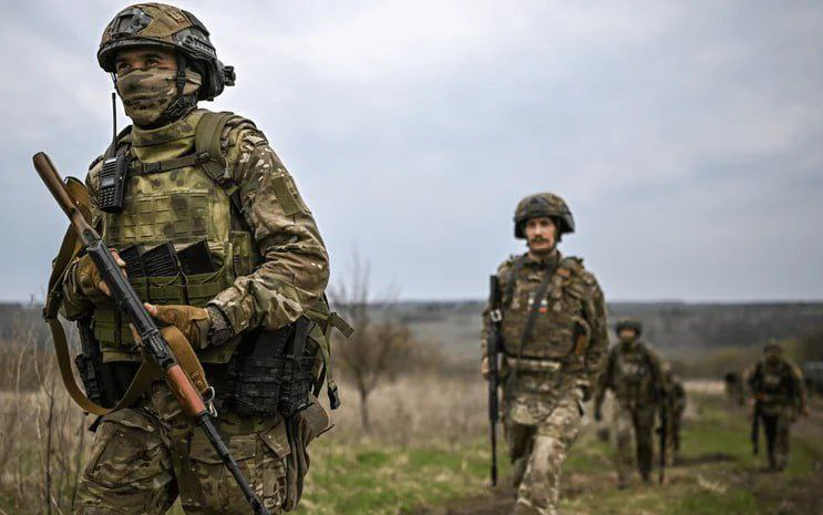RUSSIAN SOLDIERS IN KHERSON ARE DESERTING EN MASSE, fleeing to Crimea — "ATESH"

Hiding in abandoned buildings, forests, and local homes, while some attempt to reach Crimea.