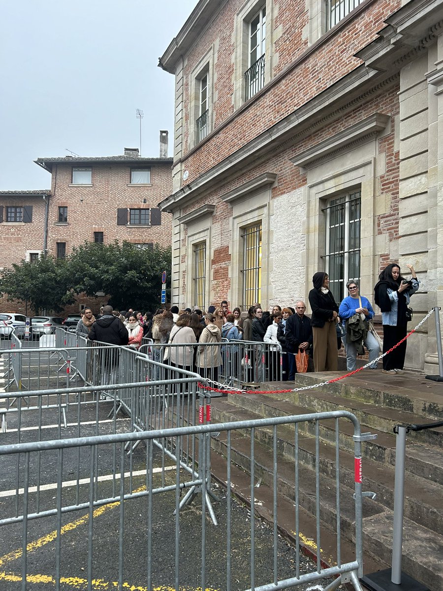 Jeudi 9 octobre, douzième jour au procès de Cédric #Jubillar pour "meurtre sur conjoint". Place aux témoignages très attendus de Séverine L. et Jennifer C., deux ex-compagnes de l’accusé, qui affirment avoir recueilli ses aveux. LT à suivre pour <a href="/franceinfo/">franceinfo</a>