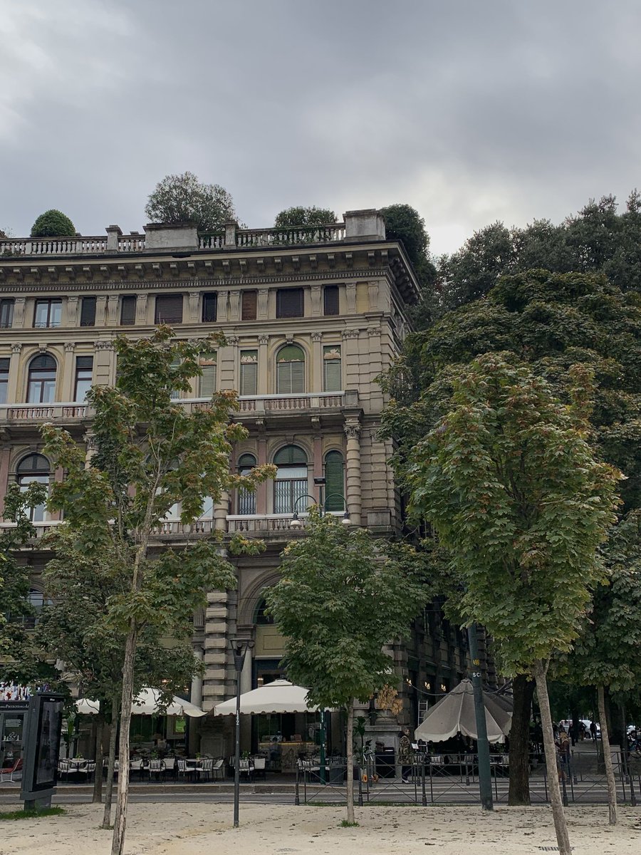 SelcanASCI's tweet photo. Günaydın. Kapalı hava Milano’ya daha çok yakışıyor 😌 https://t.co/CMgGIMkW0d