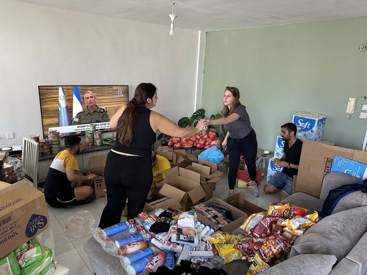 ben_joia's tweet photo. חשבתי שהיומולדת שלי לנצח תהיה לא שלמה ועכשיו היא הכי שלמה שיש!
לפני שנתיים זו הייתה היומולדת הכי עצובה שיש, והיום?
היא הכי שמחה שיש!!

לפני שנתיים ביום הזה ומרגע של עצבות התחלתי את הפרויקט של החמ״ל עם אחים לסמל למען החיילים ומשפחות החטופים.

הסגירת מעגל היום היא לא פחות ממושלמת! https://t.co/azHAMDKDWb