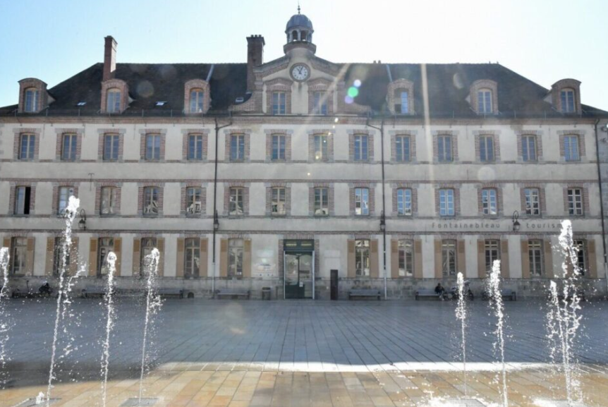 🧐"Près du paradis, mais pas encore..." : ce joyau du patrimoine de Seine-et-Marne est un monument en danger actu.fr/ile-de-france/… via <a href="/actufr/">actu.fr</a>