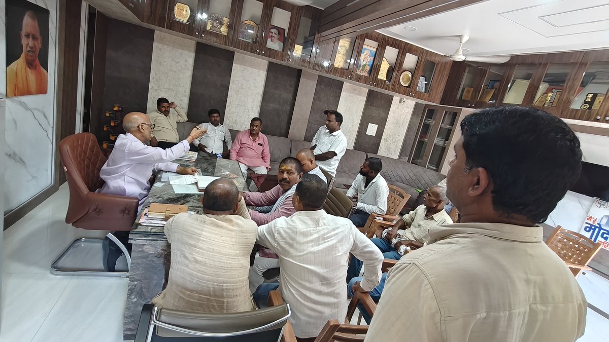 bjpmpsingh's tweet image. #जनसुनवाई 
प्रतिदिन के भांति आज भी अपने आवासीय कार्यालय पर आए हुए सम्मानित क्षेत्रवासियों से मिलकर उनकी समस्याओं को सुनकर उचित निराकरण किया।
@myogiadityanath 
@BJP4India @BJP4UP