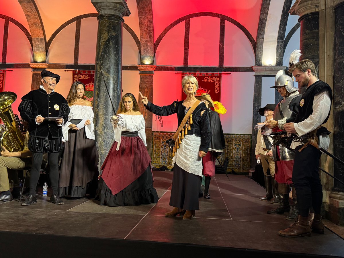 IGE_ET's tweet photo. 🎶Música, teatro y emoción 
Aquí os dejamos una muestra del increíble concierto que vivimos ayer, en el claustro del Palacio de Capitanía General de #Barcelona, con motivo de la Fiesta Nacional 2025 🇪🇸.  
¡Gracias a la Unidad de Música de la #IGE y a la Asociación Ceretana de los Tercios por una velada inolvidable! #Somostuapoyo