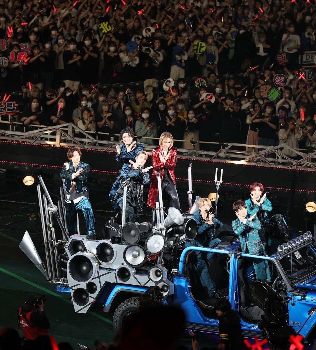 bozu_108's tweet photo. SixTONESてすげぇ、、と思った選手権

金賞
年始にプライベートでディズニーに行くくらい仲がいい

入賞
大晦日にスカイツリー貸し切ってコタツひいて年を越すのが毎年の恒例

入賞
コンサートにYOSHIKIさん、kingGnu常田大希さんをゲストに呼べちゃう https://t.co/QyIKLcVZad