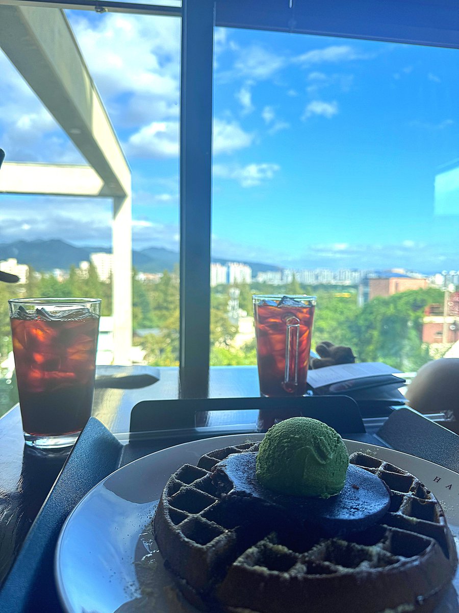 cd_sinisining's tweet image. 대구에서 카페가기~ 💕 날씨 좋구☀️ 디저트 맛있궁🍮  또 오고싶당 ㅎㅎ 나중에 다시오쟈! 

@ddodock5 @cdtnrud @CD_Izumiran2 

#cd #mtf #shemale #tg #대구