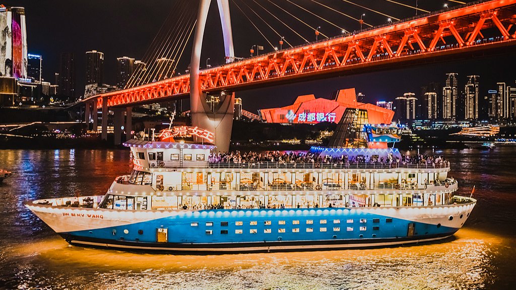 YDunhai's tweet image. The vibrant market activity during China&apos;s eight-day National Day holiday, showcased through diverse new consumption trends, highlights the nation&apos;s continued shift toward a #growthmodel driven by #servicesconsumptioninnovation. This dynamic performance stands as powerful…