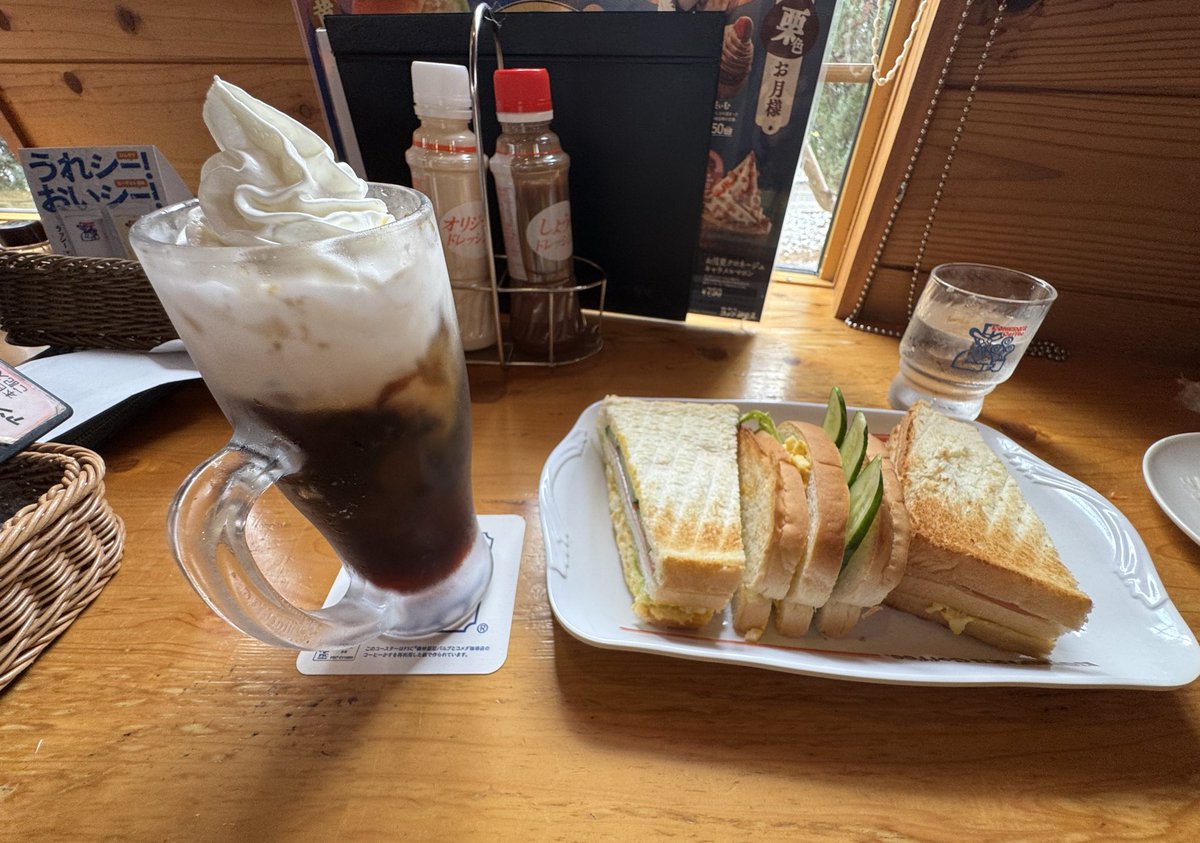 すいません🙇‍♂️今週あまりに忙しかったのでランチはコメダでカロリー過多しました。