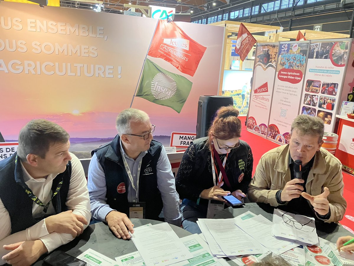 Conférence de presse des 4 fédérations FNEC <a href="/FNPLait/">FNPL</a> <a href="/EleveursOvins/">FNO</a> <a href="/EleveursBovins/">FNB</a> au <a href="/SommetElevage/">SOMMET DE L’ÉLEVAGE</a> 
Sujets sanitaire (DNC et FCO), Souveraineté alimentaire et Accords de libre échange.